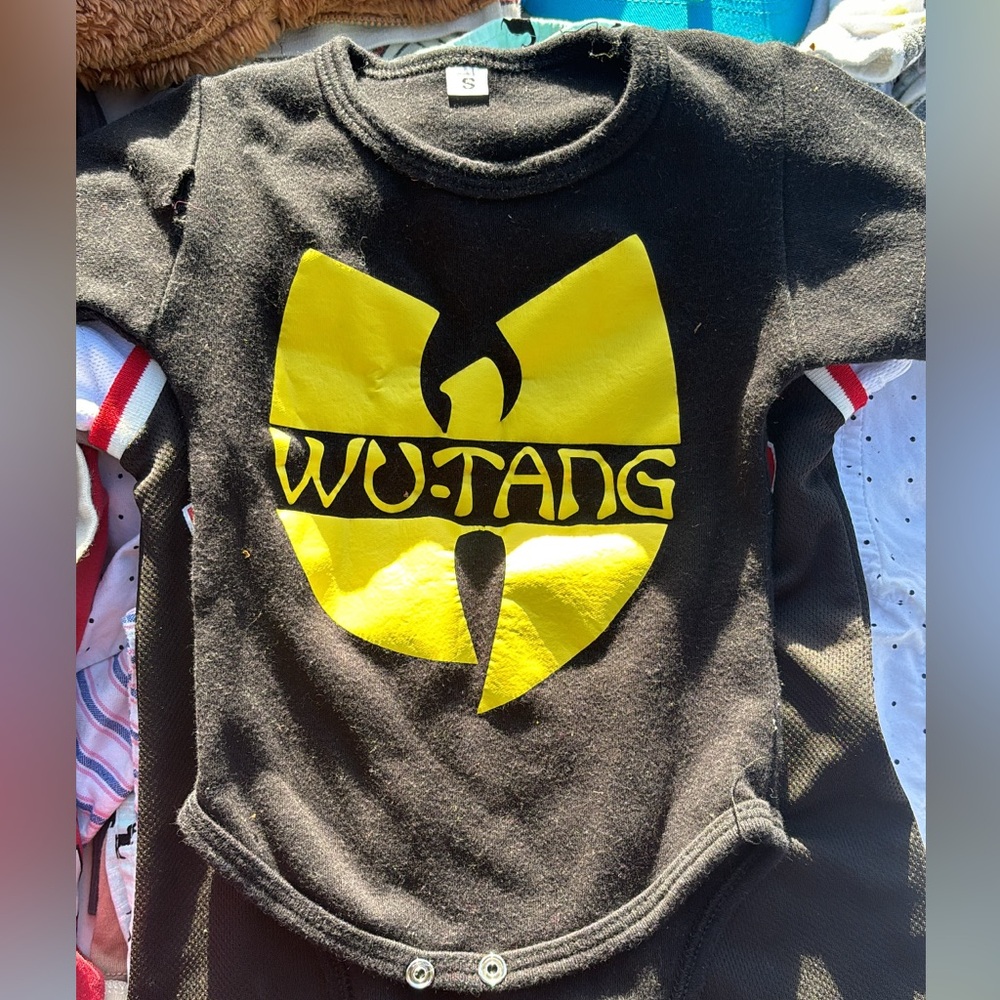 WU TANG CLAN ONESIE SIZE 6months